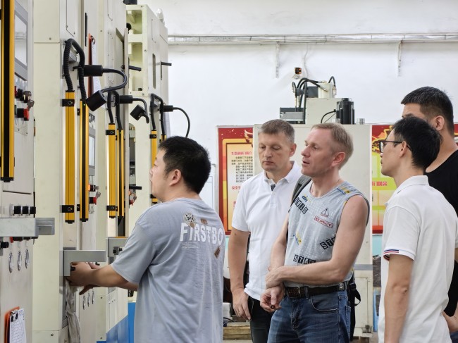 伺服粉末成型機-新材料、新技術(shù)、新工藝
